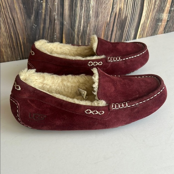 UGG Burgundy Suede Moccasins with‎ Cream Lining - Picture 2 of 10